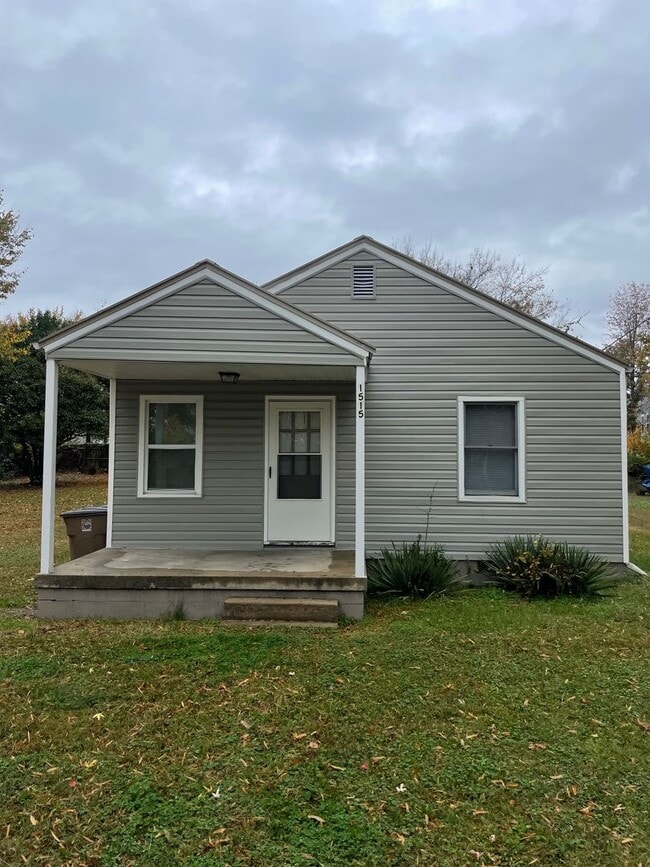 Building Photo - 2 BDRM 1 BA, 816 SQ FT HOME, DUKE POWER, C...