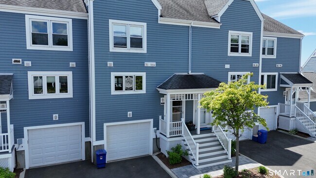 Building Photo - 72 Cosey Beach Ave