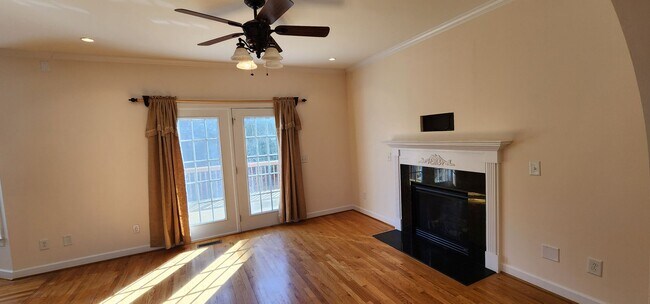 Building Photo - Nice 2 story brick home near Reagan High School