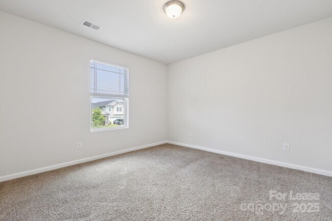 Building Photo - 17121 Carolina Pine Row