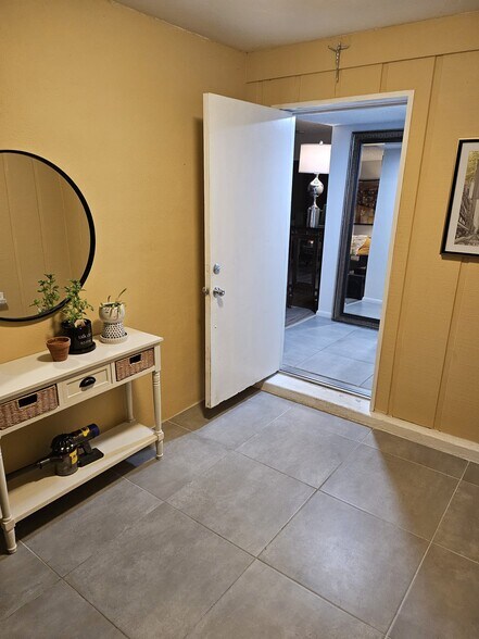Building Photo - 3648 Boca Ciega Dr