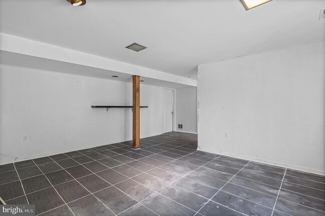 Building Photo - 6311 Barrs Ln