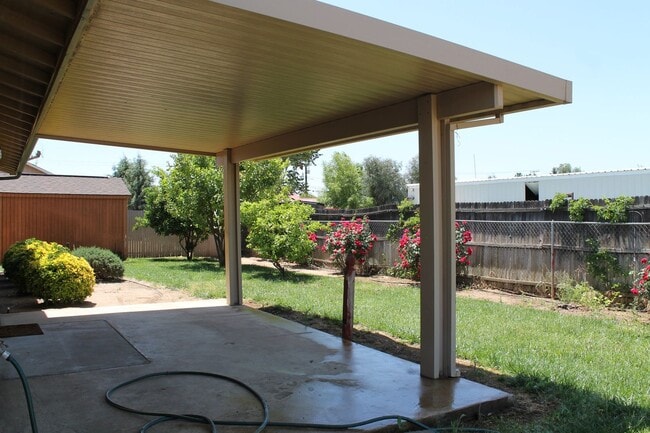 Building Photo - 3 bed/2 bath Country living Yucaipa!
