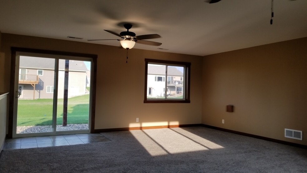 Building Photo - 244 Prairie Rd