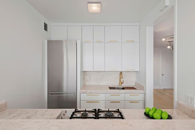 Building Photo - 80 Columbus Cir