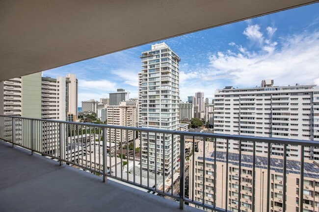 Building Photo - Modern 2-Bedroom Unit with Large Lanai – Prime Waikiki Location