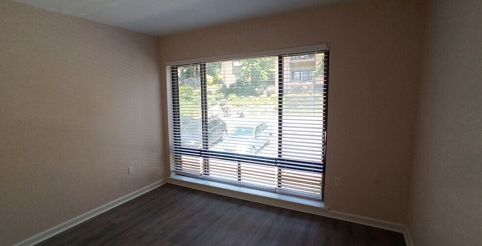 Building Photo - 124 Roberts Ln