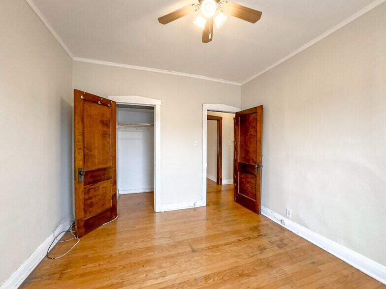 Building Photo - 4404 N Winchester Ave
