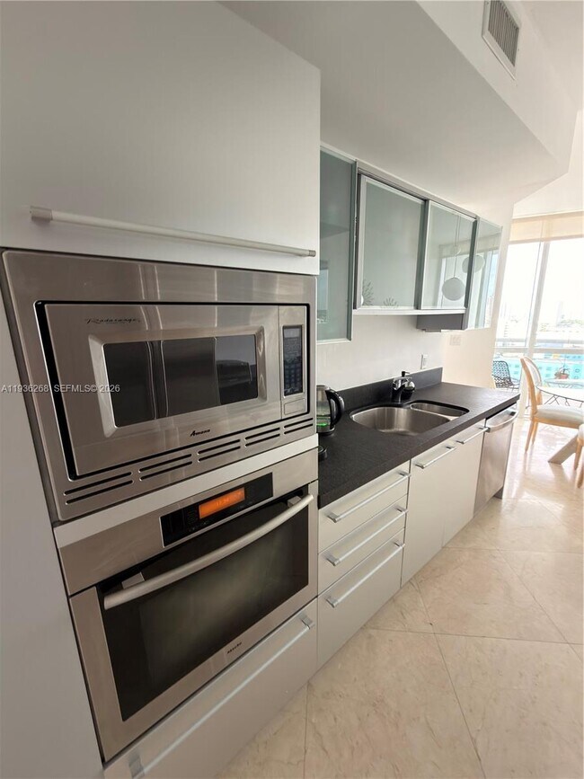 Building Photo - 18201 Collins Ave