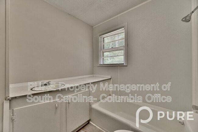 Building Photo - 4444 Dennis Dairy Rd