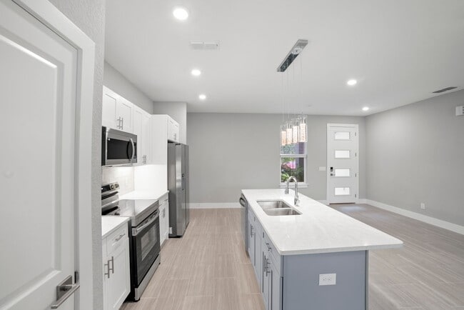 Building Photo - Deposit-Free! Modern, energy efficient hom...