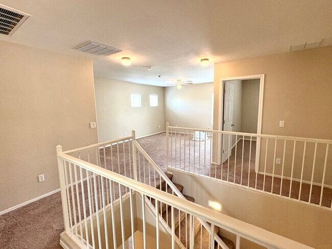 Building Photo - LARGE 4 Bedroom 3 Bathroom Copper Basin Home!