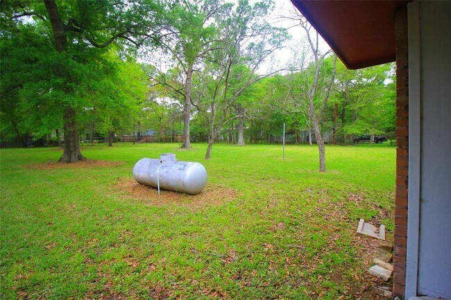 Building Photo - 9137 White Oak Dr