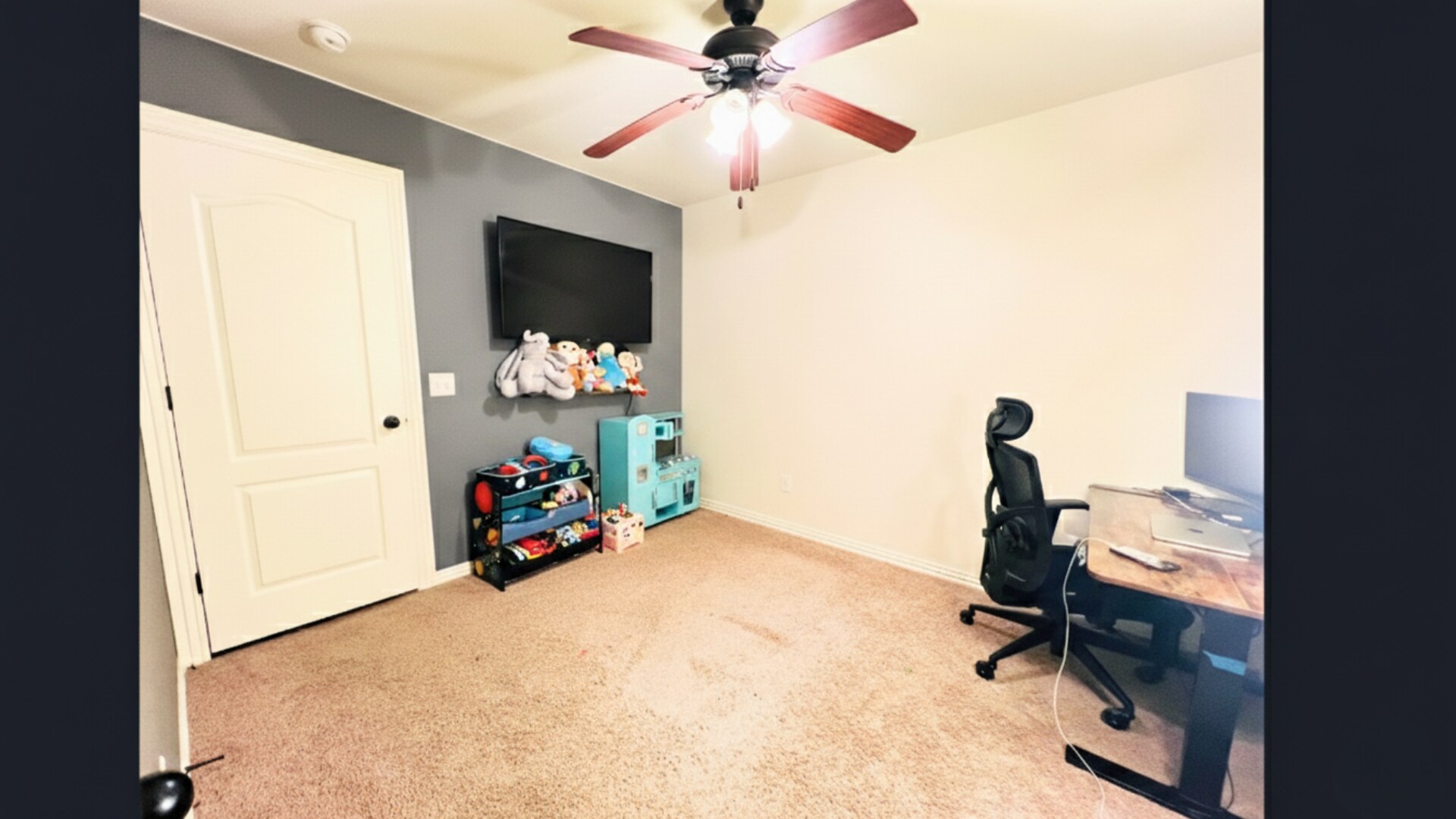 Building Photo - 402 SW Arch St