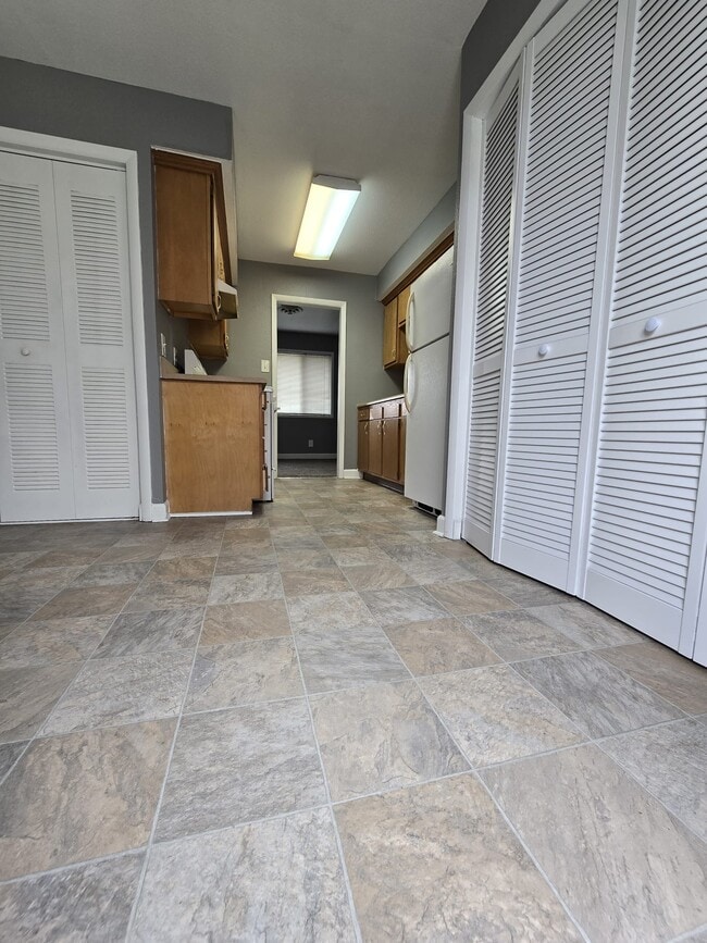 Building Photo - 1703 S Lincoln St