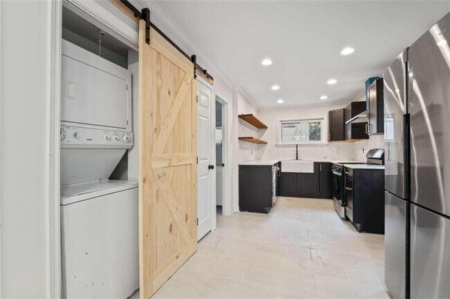 Building Photo - 2735 Defoors Ferry Rd NW