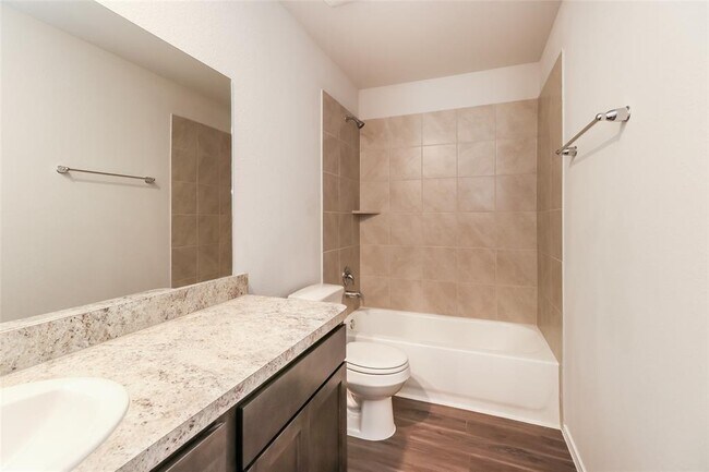 Building Photo - 2412 Carp Dr