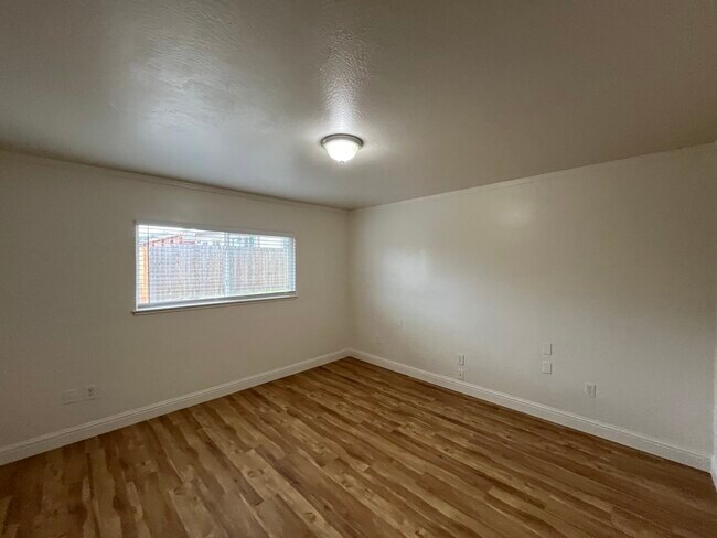 Building Photo - 12171 Dry Creek Rd