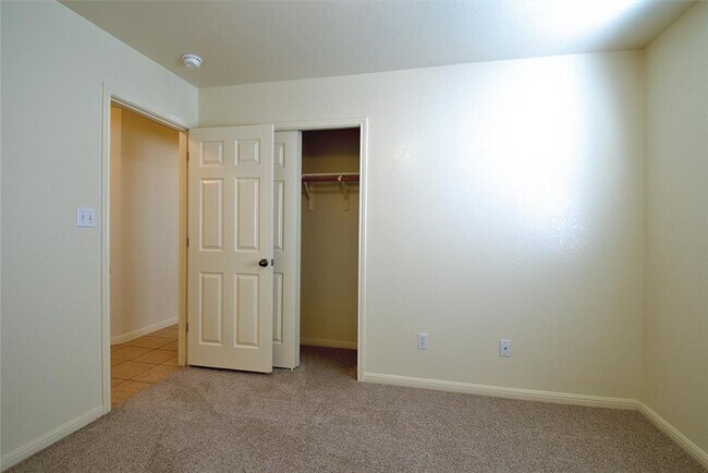 Building Photo - 7749 Squirrel Hollow Dr