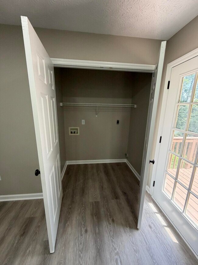 Building Photo - 372 Reynolds Dr