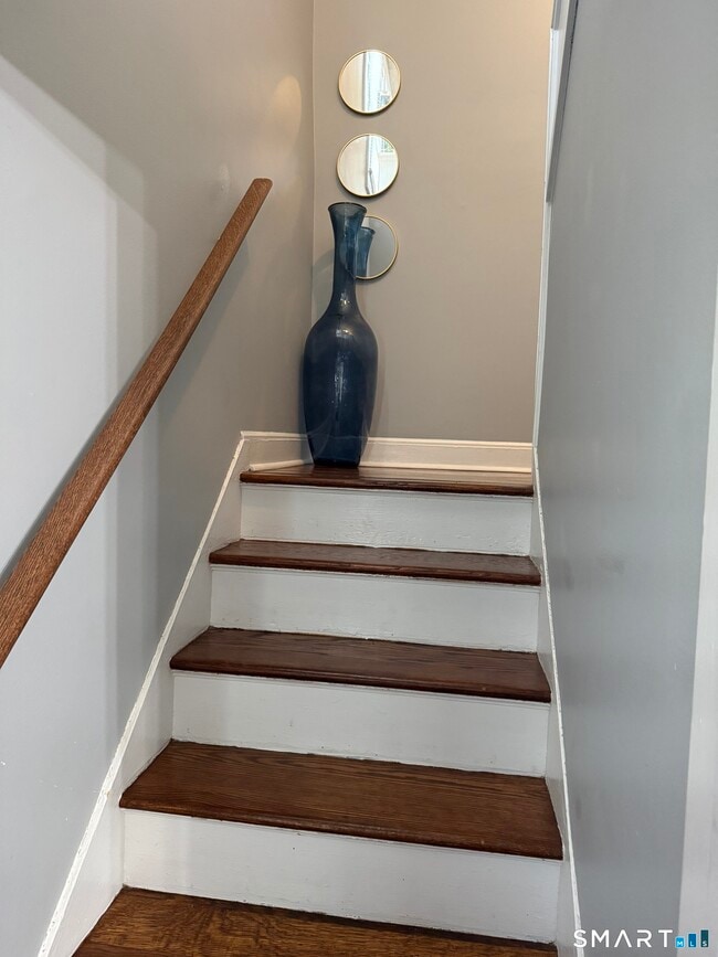 Building Photo - 507 Queen St