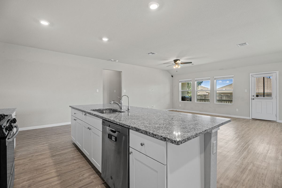 Building Photo - 1047 Raceland Rd