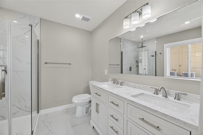 Building Photo - 10610 Boyette Creek Blvd