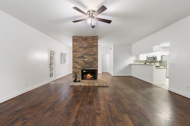 Building Photo - 10 Rockridge Ct