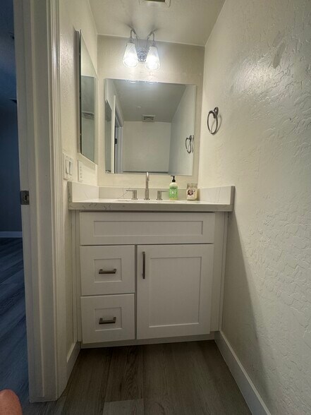 Bath #3 - 734 S Beck Ave