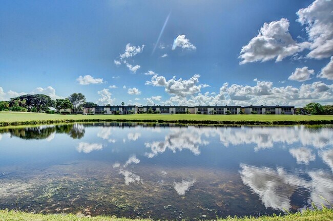 Building Photo - 998 Normandy Trail