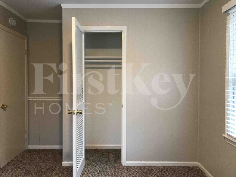 Building Photo - 4114 Farmbrooke Dr