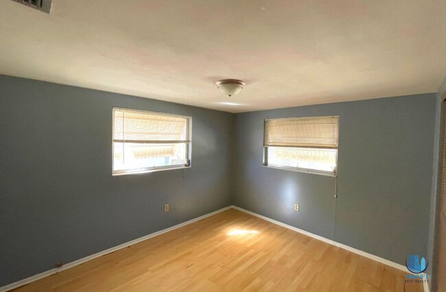 Building Photo - 2 bedroom, 1 bath, 1 car garage house with covered patio in Port Richey  *Available NOW*