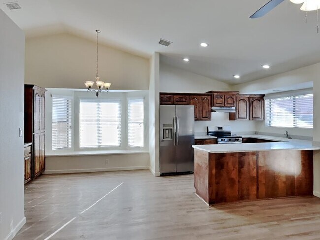 Building Photo - 421 E Encinas Ave