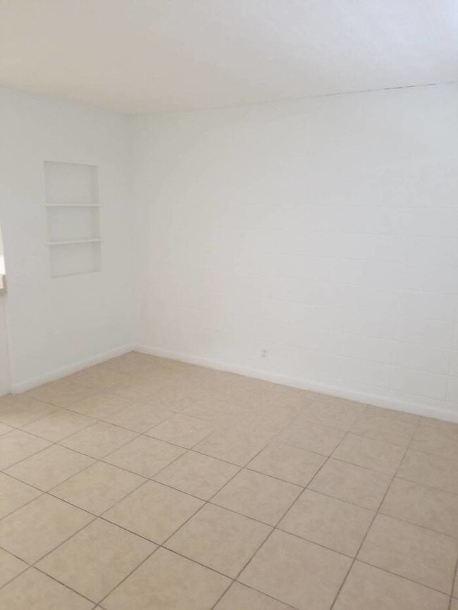 Building Photo - Renovated 1/1 Apt. in Arlington!