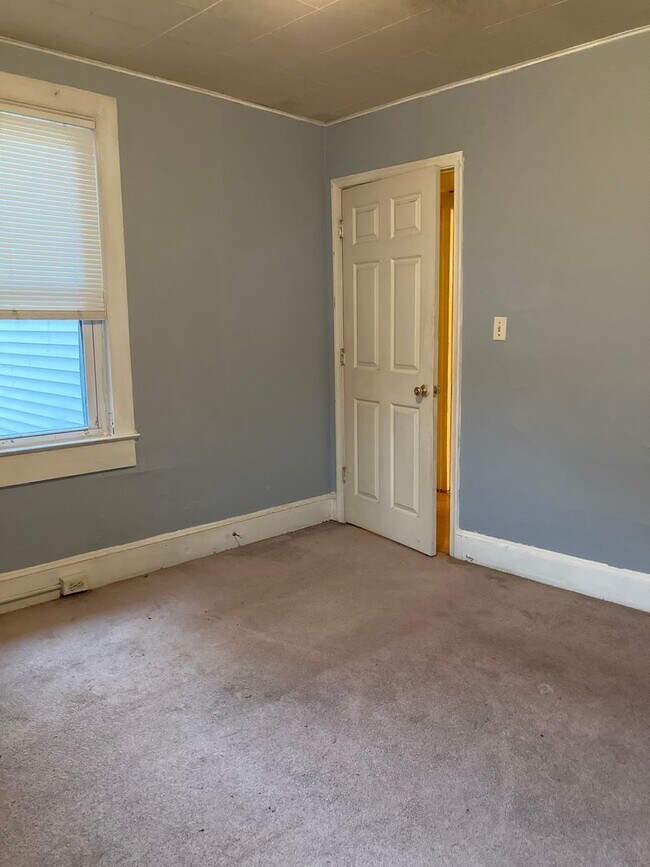 Building Photo - 1 Bedroom, 1 Bathroom Apartment In Havre d...