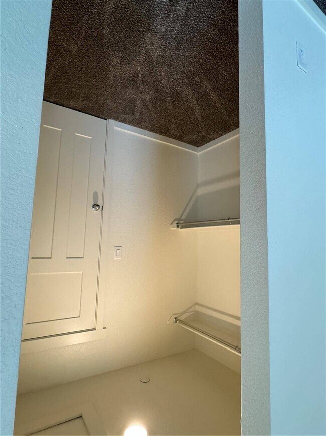 Building Photo - 12603 Telge Rd