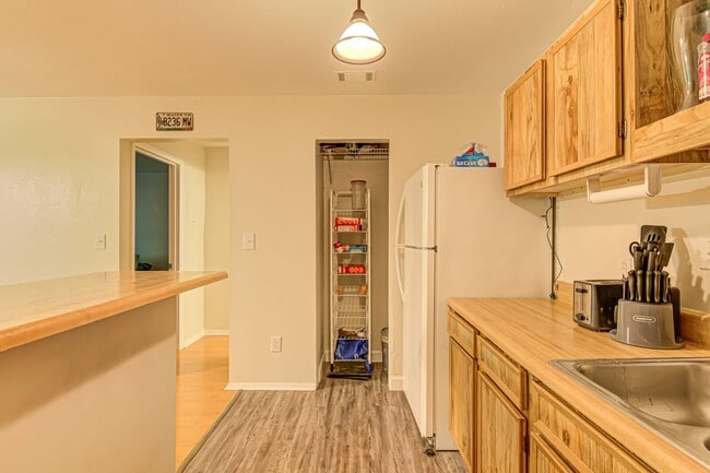 Building Photo - Tumblin Creek D-22