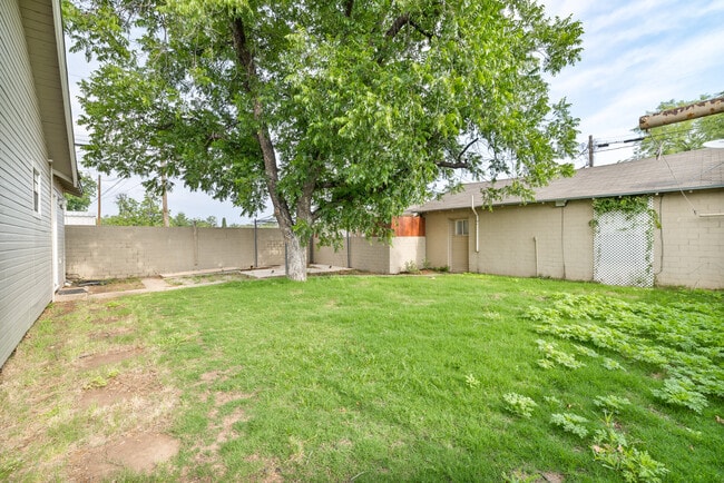 Building Photo - 418 Montecito Dr