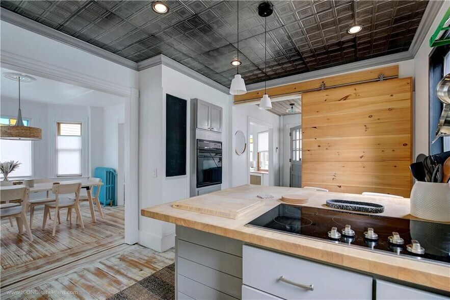 Building Photo - 19 Congdon Ave