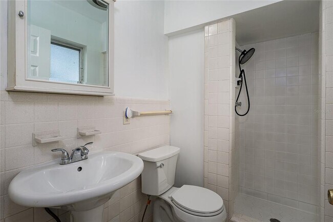 Building Photo - 1225 Casabella Dr