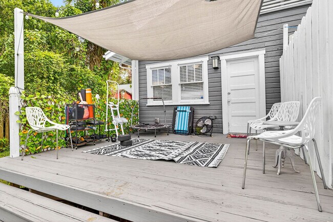 Building Photo - 5901 N Ola Ave