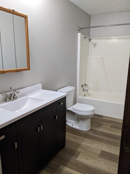 Building Photo - 303 N 6th St