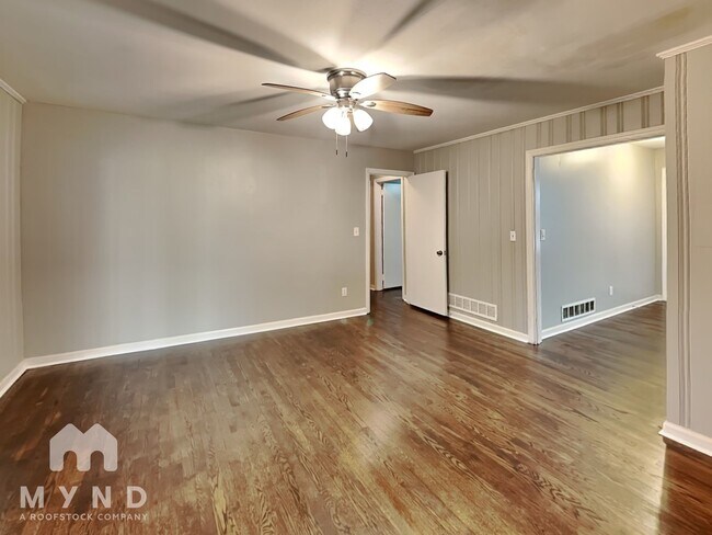 Building Photo - 3681 Lake Dr SE