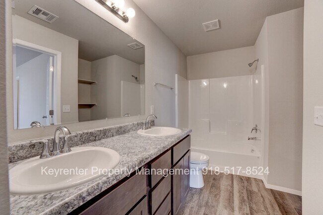 Building Photo - Beautiful 3 Bedroom, 2 Bath Recently Built Home in BA