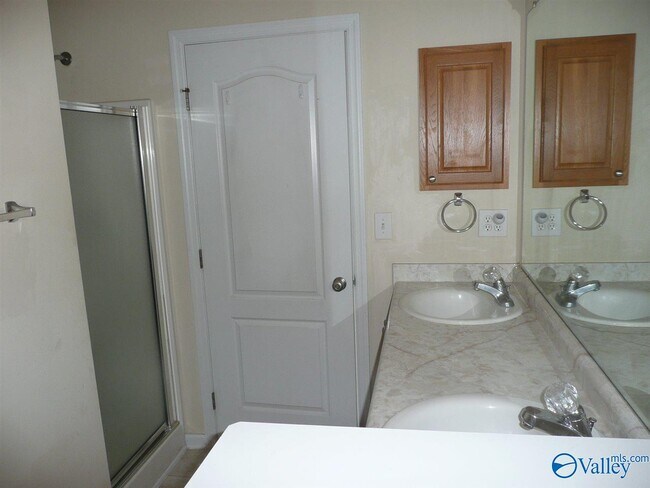 Building Photo - 242 Shadow Ct SW