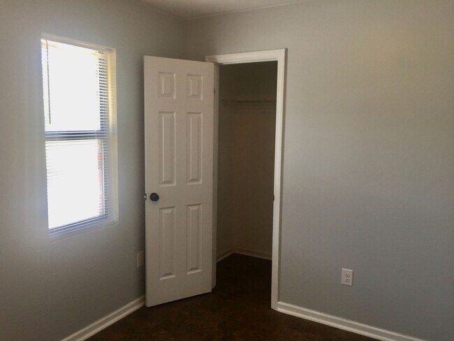 Building Photo - 2708 Blossom Dr