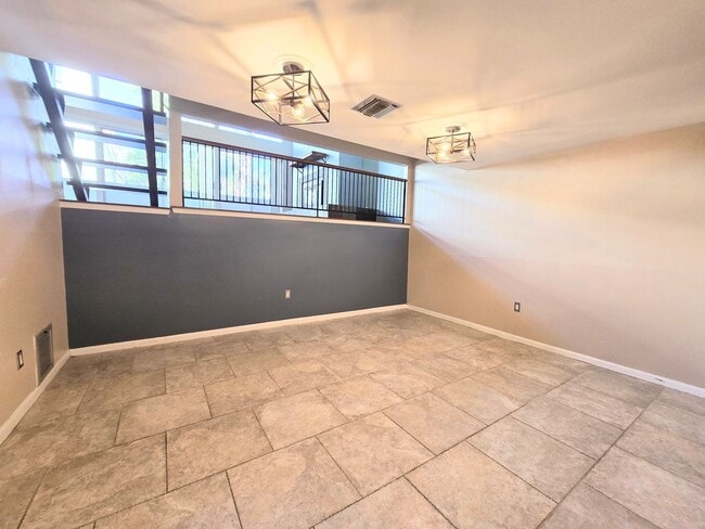 Building Photo - 3103 Eisenhauer Rd