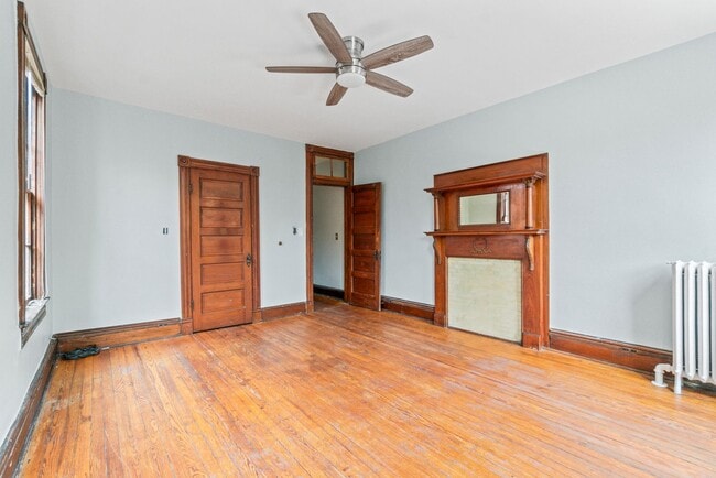 Building Photo - Spacious 6BR/2.5BA in CV AVAILABLE June 2026