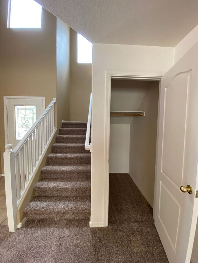 Building Photo - Northern Meadows - 3BR 2 Story - LOFT