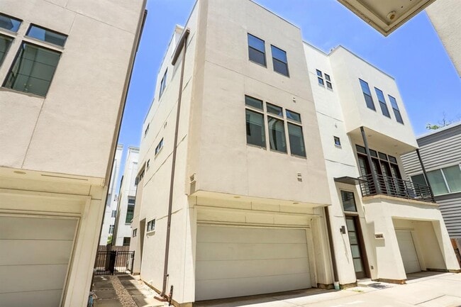 Primary Photo - 2106 Colorado St